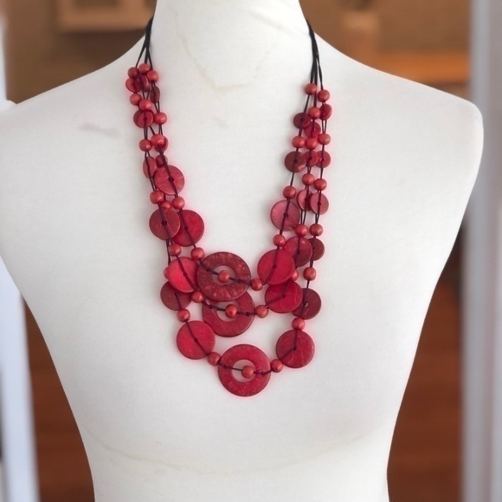 Red wooden beaded necklace and earring set - Picture 7 of 8